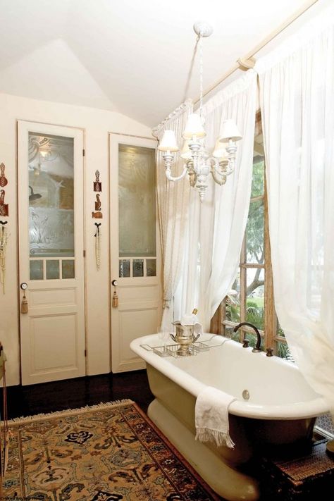 26 Refined Décor Ideas For A Vintage Bathroom | Small vintage .