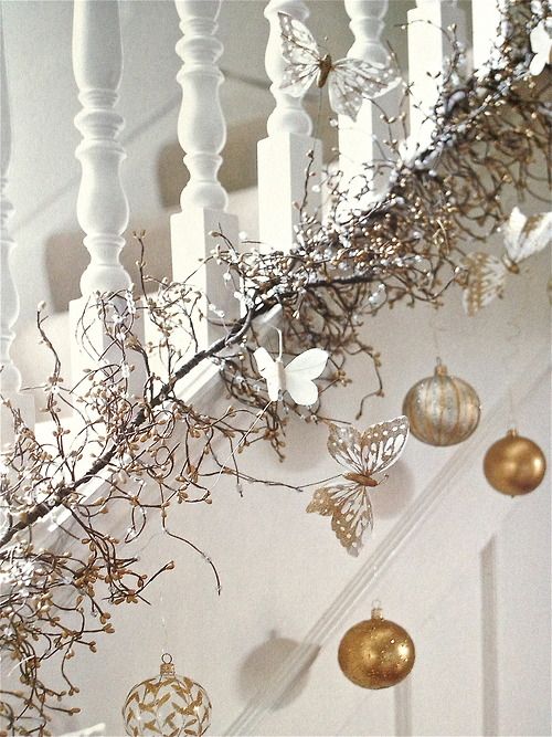Refined Gold And White Christmas Decor Ideas