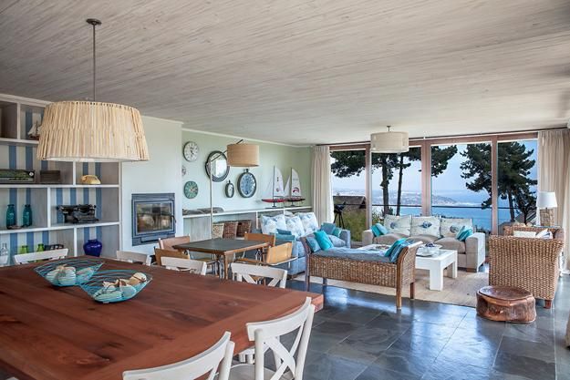 Modern Interior Design Ideas Add Cottage Coziness to Wooden House .