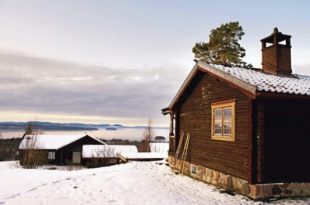 Rustic Scandinavian House On The Lake Shore - DigsDi
