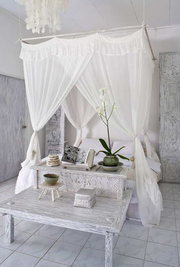 Dreamy Canopy Bed Projects | Decorating Your Small Space - FeedPuzz