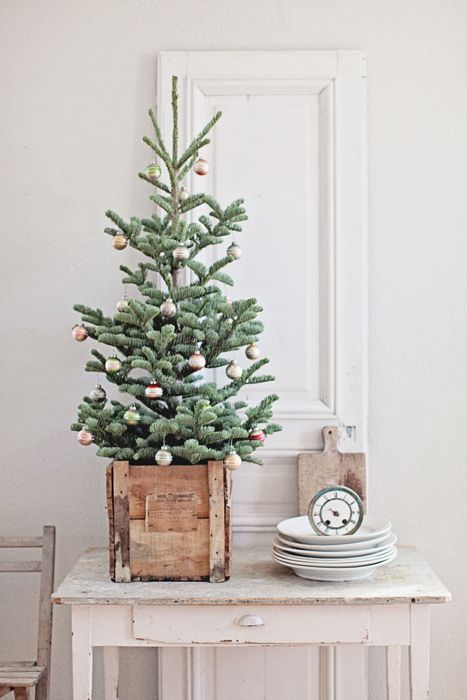 space-saving-christmas-trees-for-small-spaces-4 | Small christmas .