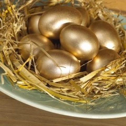 27 Sparkling Gold And Copper Easter Décor Ideas - DigsDi