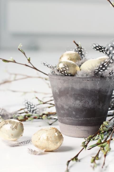 27 Sparkling Gold And Copper Easter Décor Ideas - DigsDi
