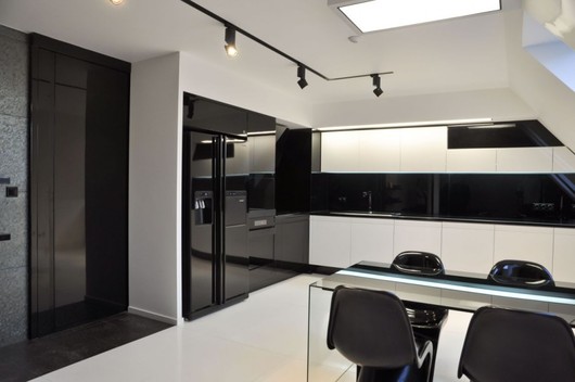 Strictly Minimalist, Black And White Apartment Interior Design .