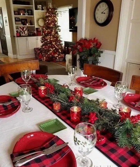 17 Absolutely Stunning Ideas for Christmas Table Decoration 6 .