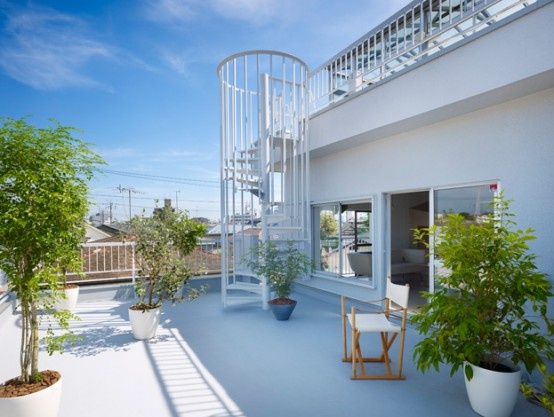 Stunning Japanese House Design with Rooftop Glass Bathro