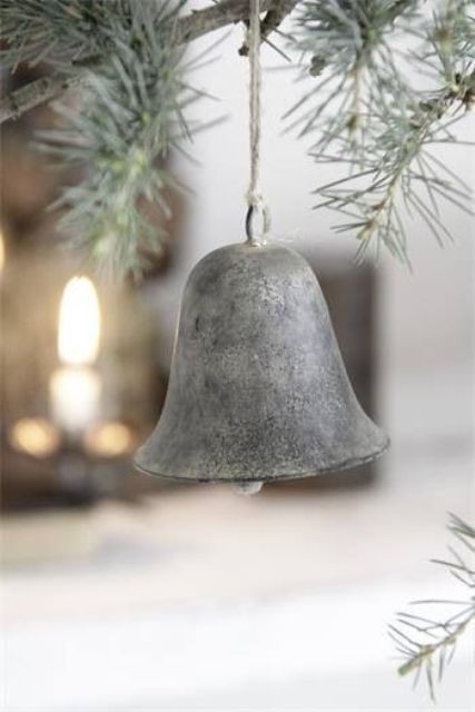 stylish-christmas-decor-ideas-in-all-shades-of-grey-25 | Grey .