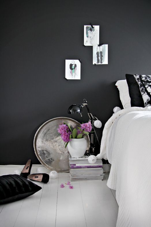 so simple, i love it. | Black walls bedroom, Bedroom design .