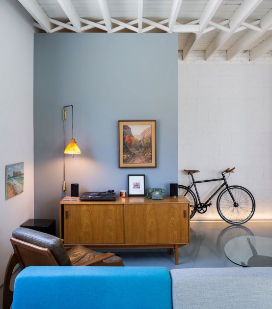 Stylishly Minimalist House With Mid-Century Modern Touches - DigsDi