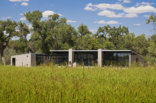 Sustainable House with Large Expanses Of Glass - Flyway View House .