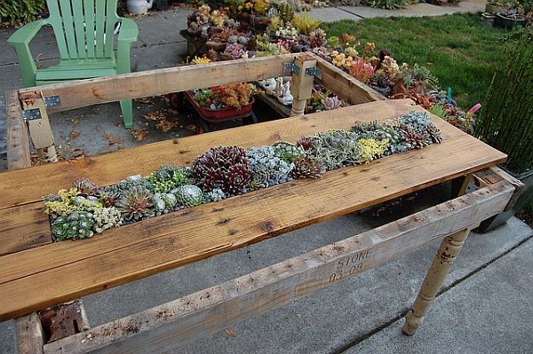 Another DIY Pallet Transformation Into Table | Pallet diy .