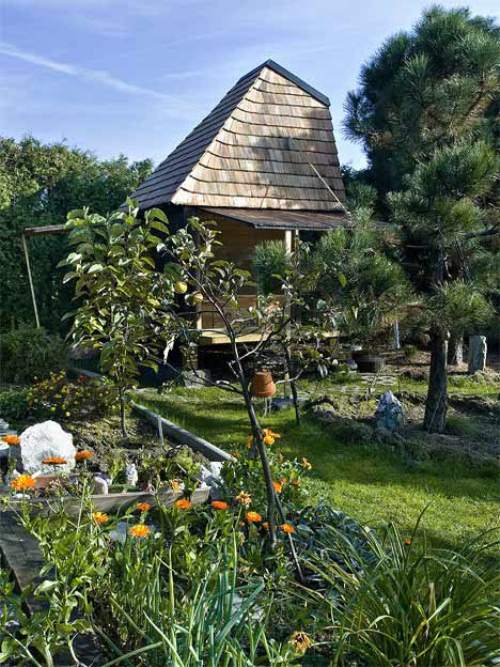 Tea House In A Peaceful Garden - DigsDi