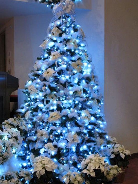 Christmas Tree Decor Ideas | Silver christmas tree, Unusual .