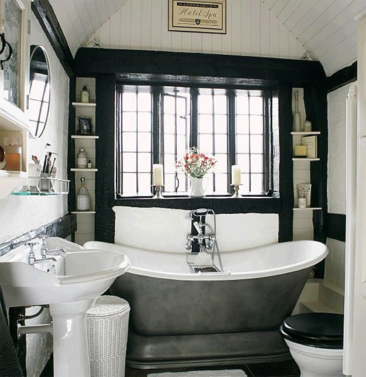 Traditional Black And White Bathrooms To Inspire