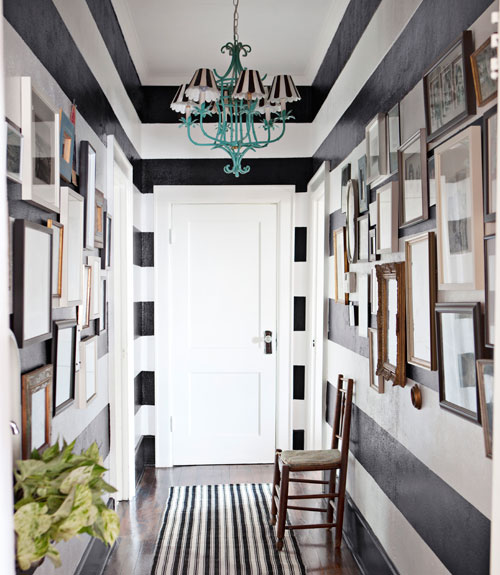 10 Traditional Black And White Hallways - DigsDi
