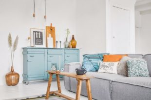 Turquoise And Amber Living Room Design With Upcycled Items - DigsDi
