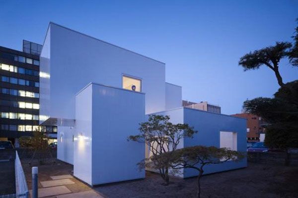 Japanese ultra minimalist houses | Architecture, Minimalist house .