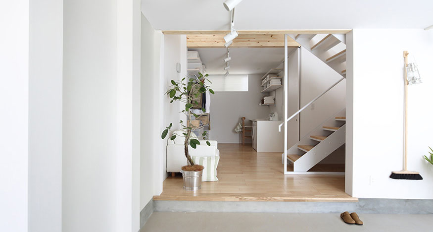 Minimalist Vertical House By Muji: The Ultimate Prefab-Pack Home .