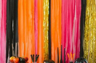 27 Unexpected Colorful And Vibrant Halloween Décor Ideas - DigsDi