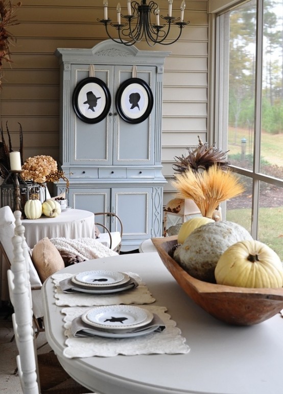 24 Vintage And Shabby Chic Thanksgiving Décor Ideas - DigsDi