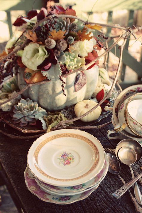24 Vintage And Shabby Chic Thanksgiving Décor Ideas - DigsDi