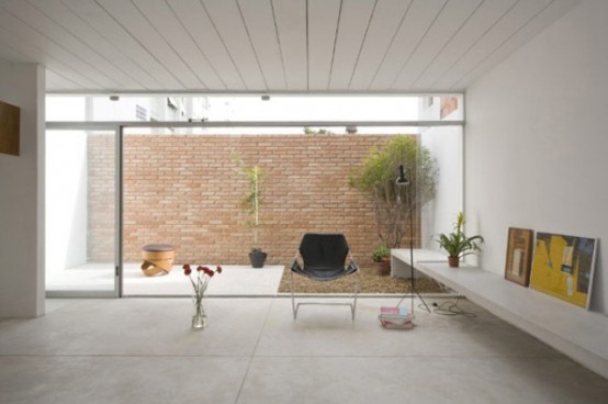 White Cube House On A Long And Narrow Lot - DigsDi